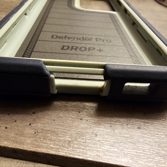 Previously loved S21 Otterbox - Picture 3 of 6